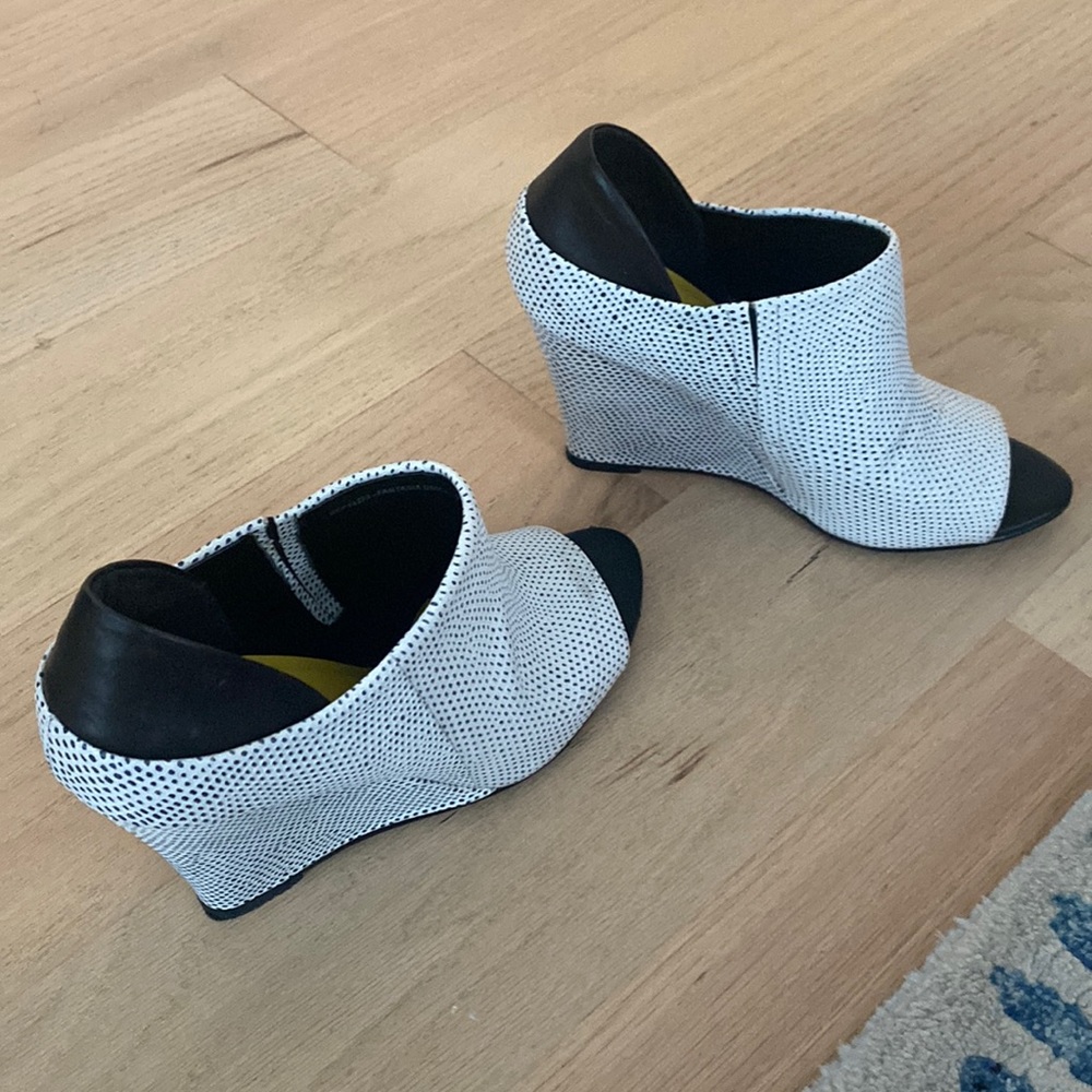 Silvian Heach white leather wedge size 38 purchased in Europe